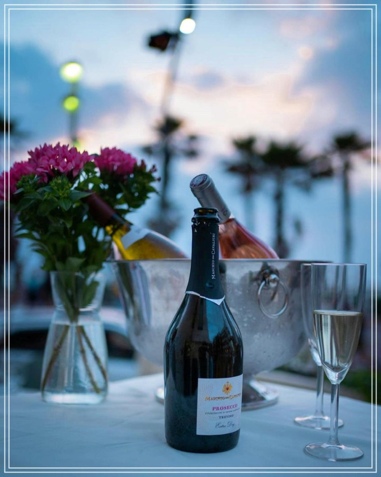 Bugrashov Beach 88 Hotel And Spa Tel Aviv Bagian luar foto